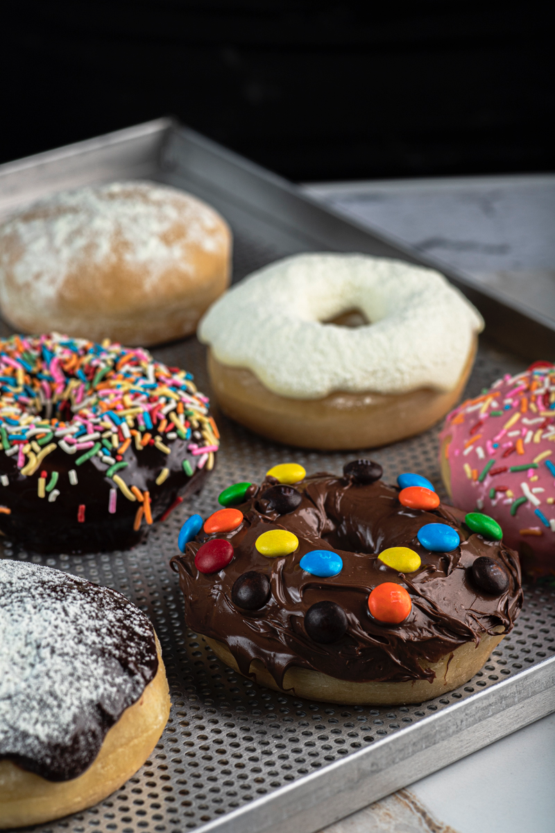 Carnaval chegando: aumente suas vendas de donuts e churros 2 Donuts rosquinha (ring) varias unidades com cobertura.