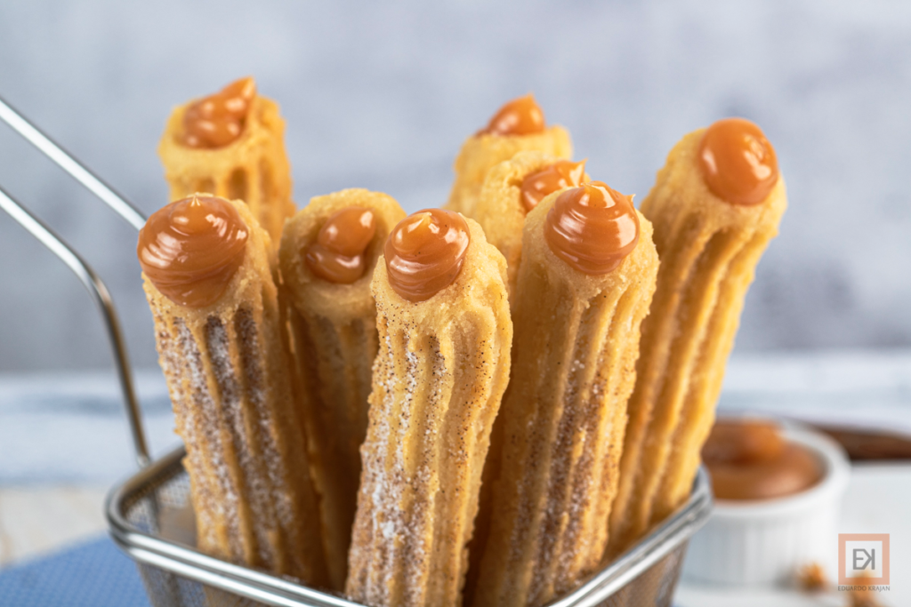 5 Razões para ter churros na sua festa junina: sabor, praticidade, variedade, tradição e custo- benefício 2 Cesta com sete unidades de churros tradicional 16 cm, com doce de leite.